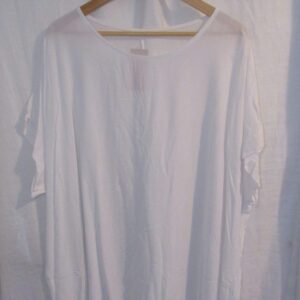 New Ladies White Tunic Top One Size fits sizes 16 18 20 22