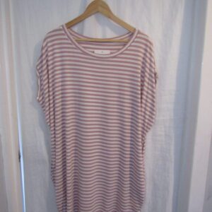 New Ladies Women’s Pale Pink White Stripe Longer Length Pocket T-shirt One Size fits sizes 16 18 20 22