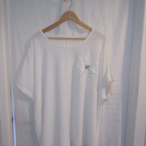 New Ladies White Flower Tunic Top One Size fits sizes 18 20 22