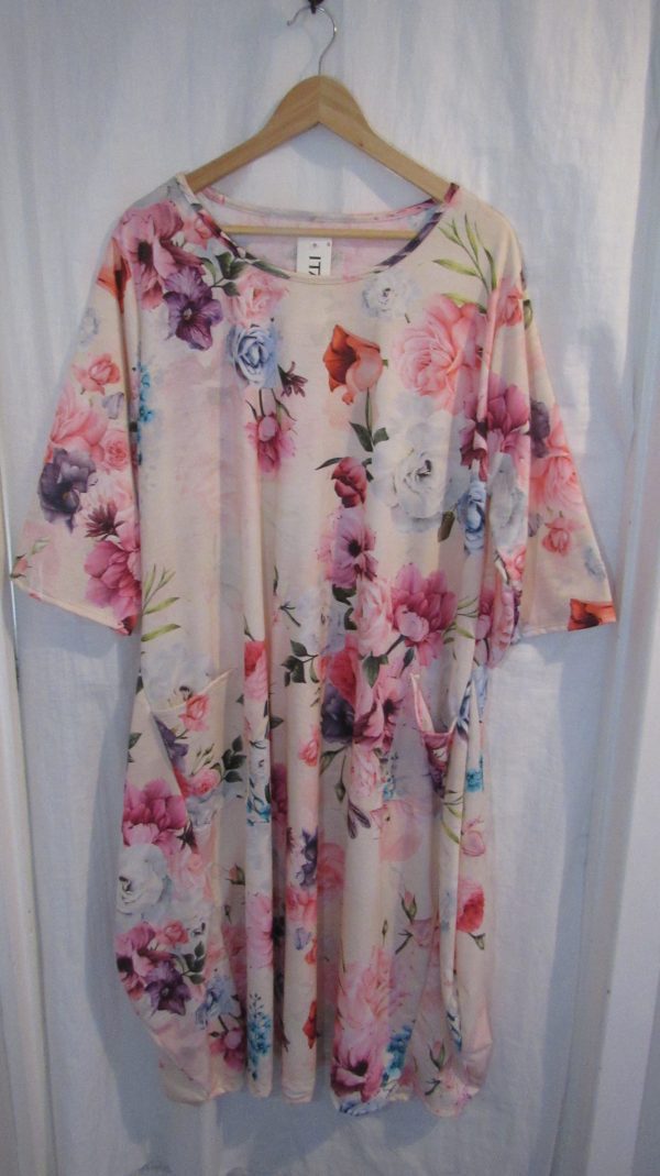 New Ladies Cream Floral Dress One Size fits sizes 18 20 22 24 - Image 2