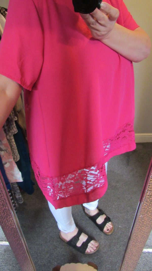 New Ladies Cerise Lacy Bottom Handkerchief Hem Top One Size fits sizes 18 20 22 - Image 7