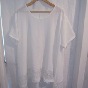 New Ladies White Lacy Bottom Handkerchief Hem Top One Size fits sizes 18 20 22