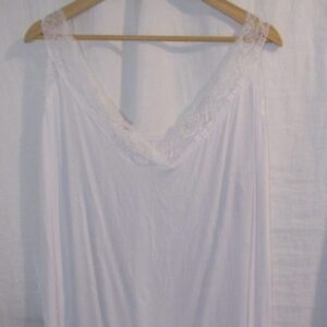 New Ladies White Lacy Strap Plus Size Vest Top One Size fits sizes 16 18 20 22