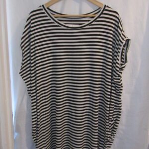 New Ladies Women’s Black White Stripe Longer Length Pocket T-shirt One Size fits sizes 16 18 20 22