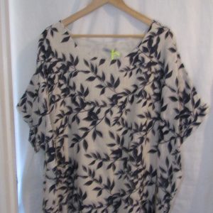 New Ladies Navy Blue Floral Print Shorter Length Top One Size fits sizes 16 18 20 22