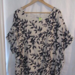 New Ladies Navy Blue Floral Print Shorter Length Top One Size fits sizes 16 18 20 22