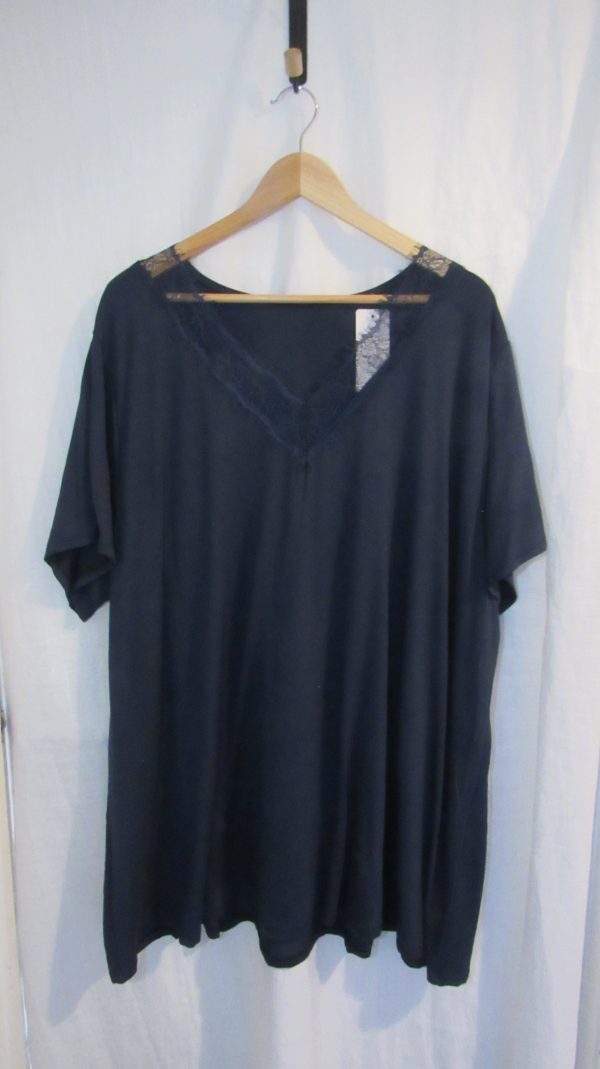 New Ladies Navy Blue V Neck Lacy Tunic Top One Size fits sizes 18 20 22 - Image 2