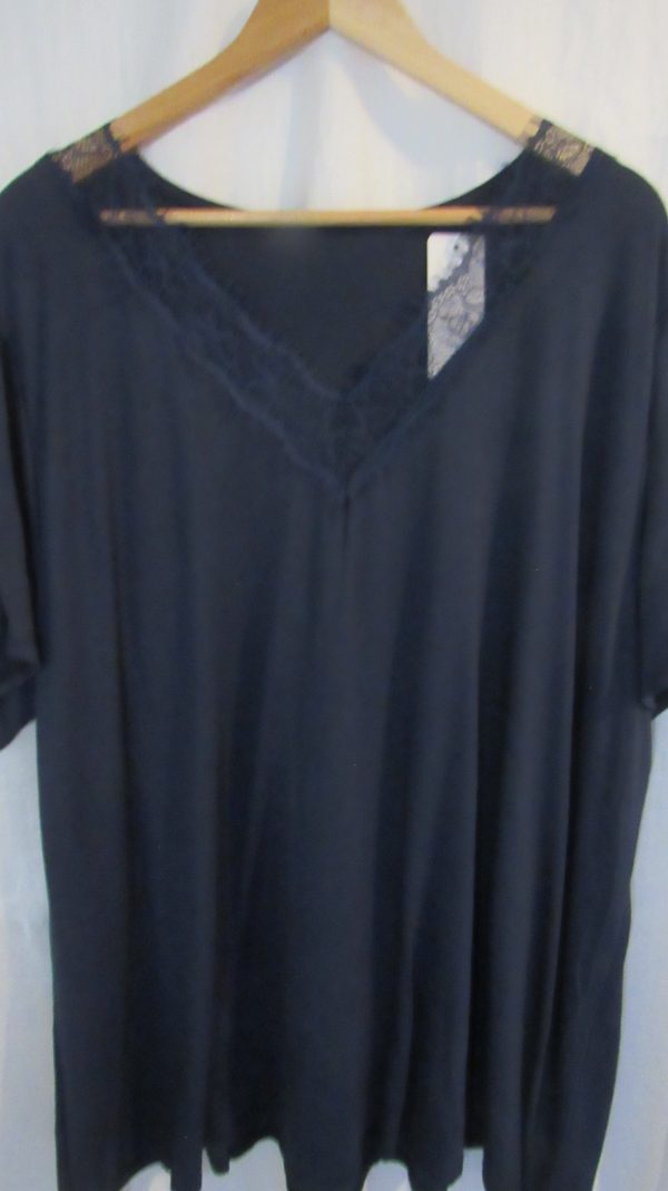 New Ladies Navy Blue V Neck Lacy Tunic Top One Size fits sizes 18 20 22 - Image 3