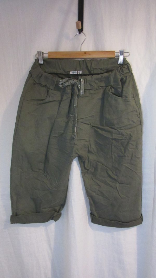 NEW Ladies Khaki Magic Shorts Plus Size One Size Fits sizes 18 20 22 Size 2