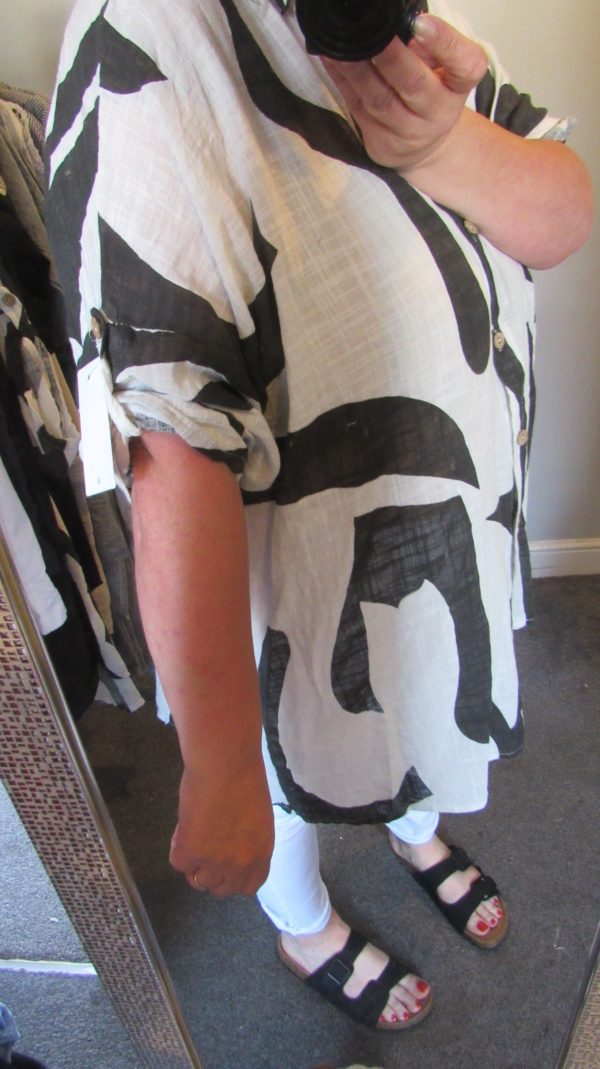 New Ladies Black White Swirl Button Up Cheesecloth Shirt One Size fits sizes 18 20 22 - Image 9