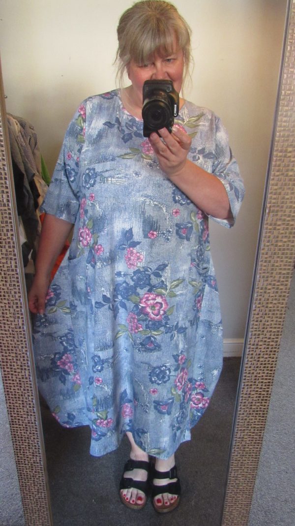 New Ladies Lighter Blue Pink Flower Dress One Size fits sizes 18 20 22 24 - Image 6