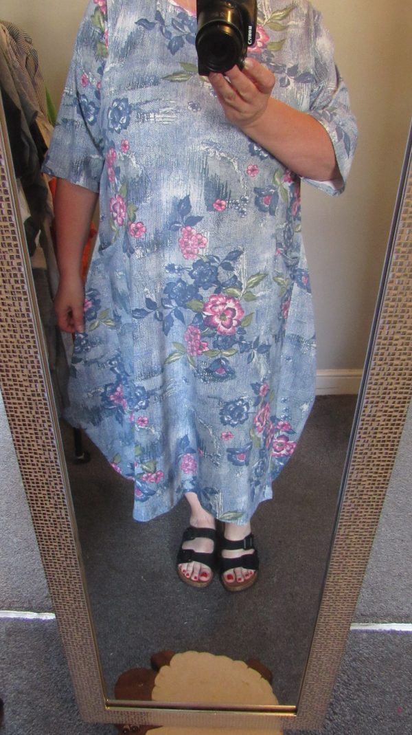 New Ladies Lighter Blue Pink Flower Dress One Size fits sizes 18 20 22 24 - Image 7