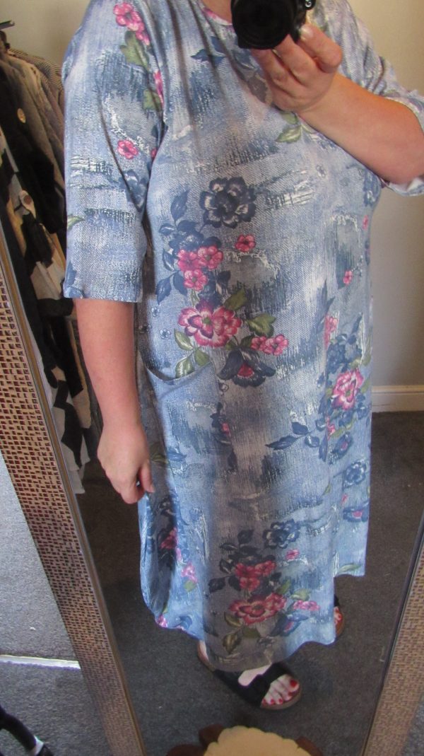 New Ladies Lighter Blue Pink Flower Dress One Size fits sizes 18 20 22 24 - Image 8