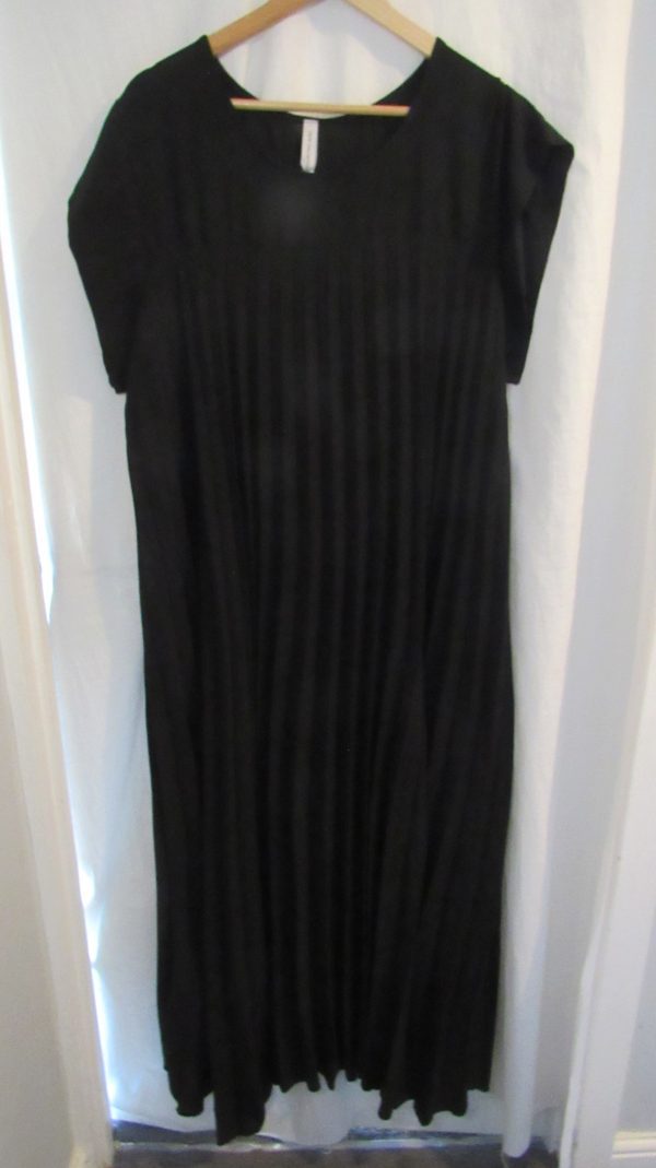 New Ladies Black Pleated Maxi Dress One Size fits sizes 18 20 22 24 - Image 2
