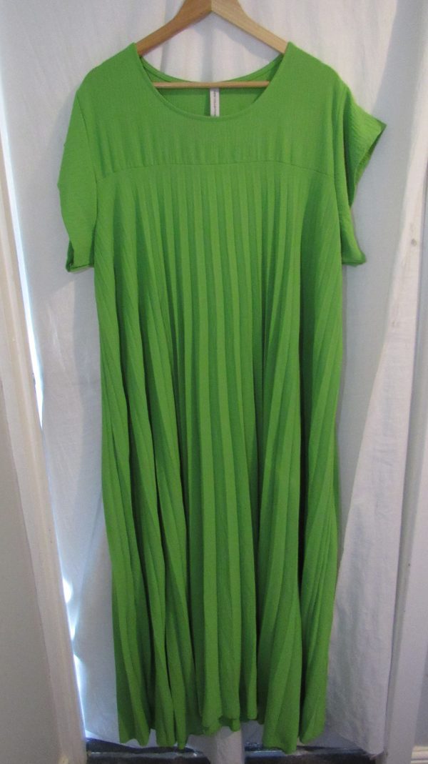 New Ladies Green Pleated Maxi Dress One Size fits sizes 18 20 22 24