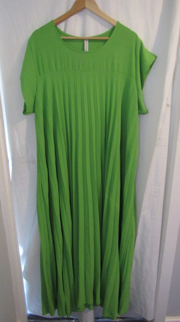 New Ladies Green Pleated Maxi Dress One Size fits sizes 18 20 22 24 - Image 2