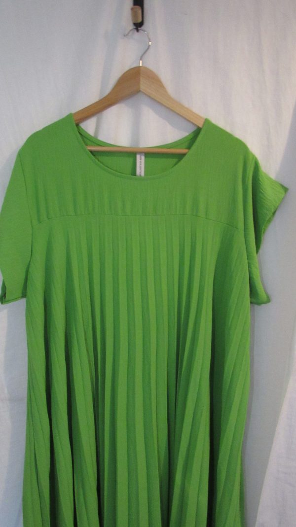 New Ladies Green Pleated Maxi Dress One Size fits sizes 18 20 22 24 - Image 3