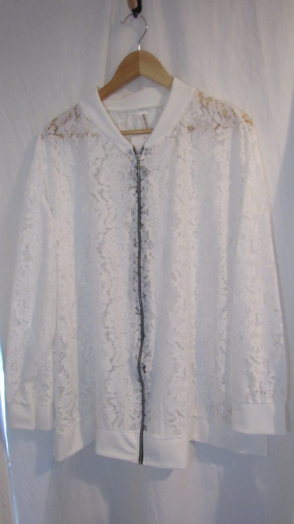New Ladies White Lacy Plus Size Bomber Jacket One Size fits sizes 16 18 20 22 - Image 5