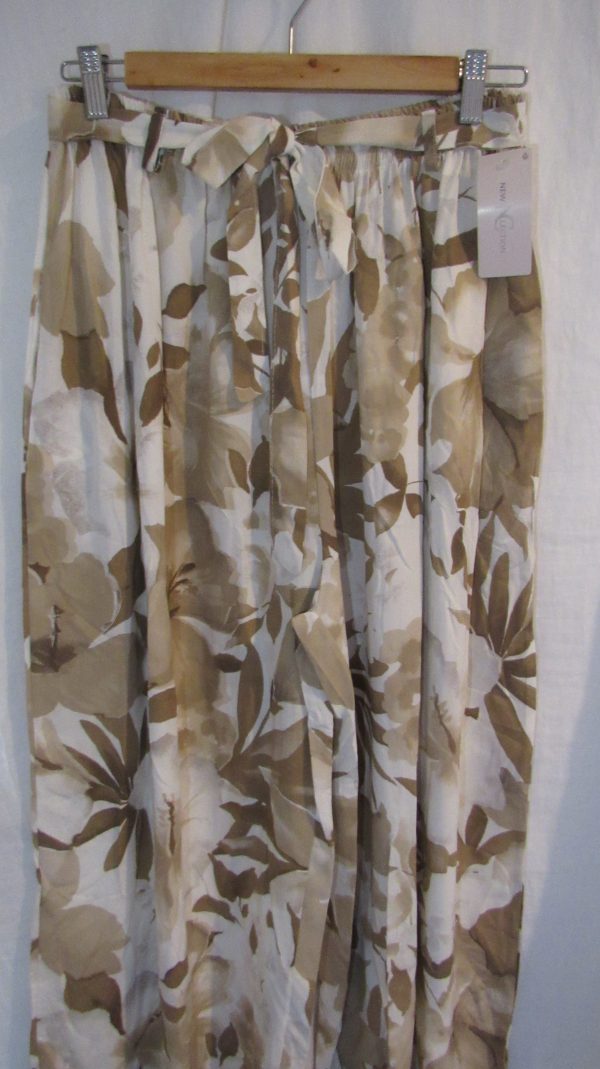 New Ladies Beige Floral Palazzo Wide Leg Trousers One size fits sizes 18 20 22 - Image 3