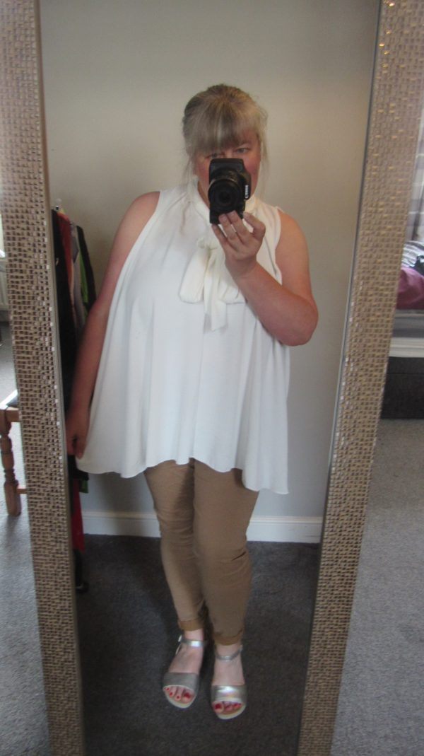 New White Sleeveless Pussy Bow Swing Top One Size fits sizes 16 18 20 22 - Image 5
