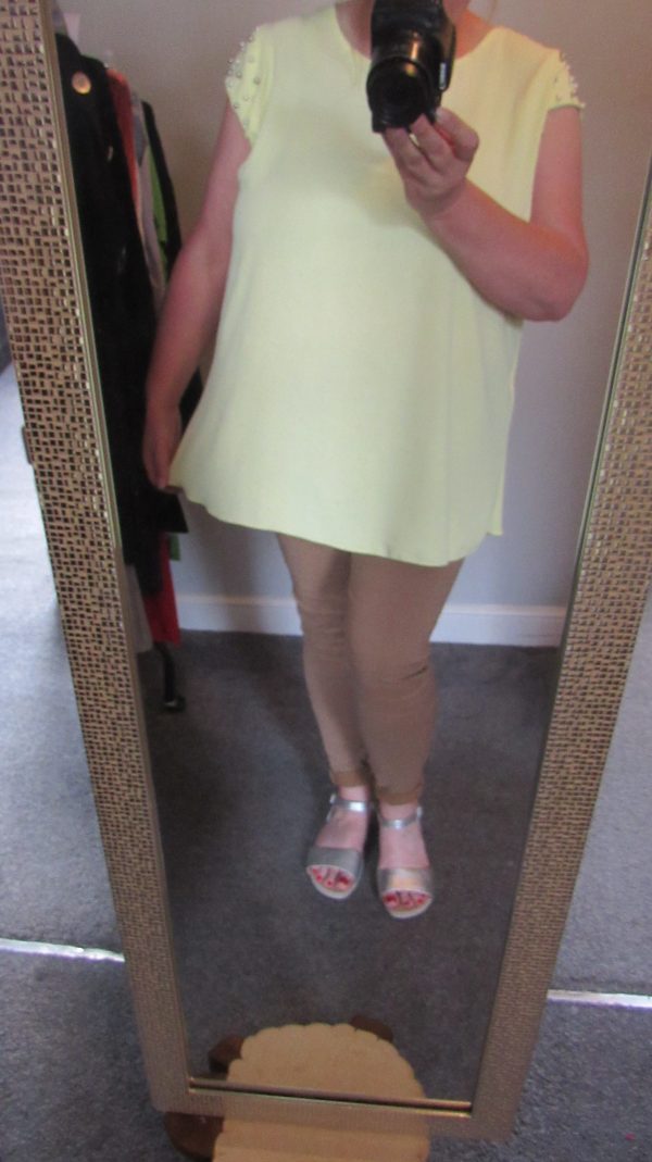 New Ladies Yellow Pearls on the sleeves Tunic Top One Size fits sizes 16 18 20 22 - Image 9