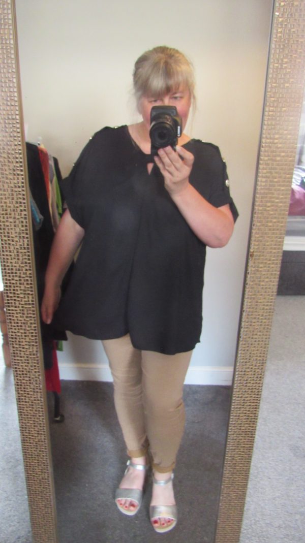 New Ladies Black V Neck Knott Top One Size fits sizes 16 18 20 22 - Image 6