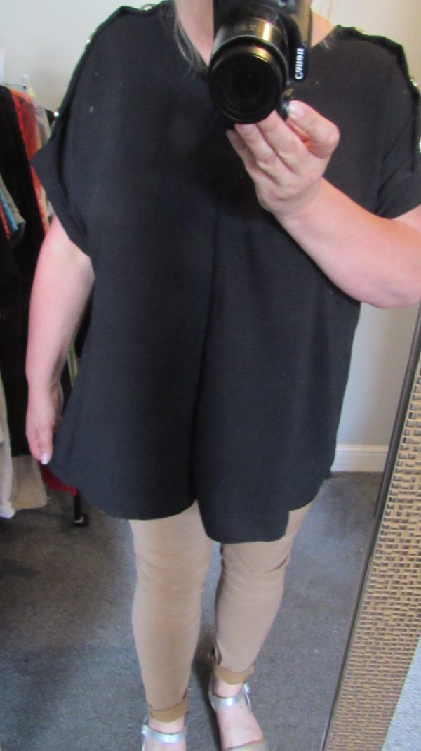 New Ladies Black V Neck Knott Top One Size fits sizes 16 18 20 22 - Image 7