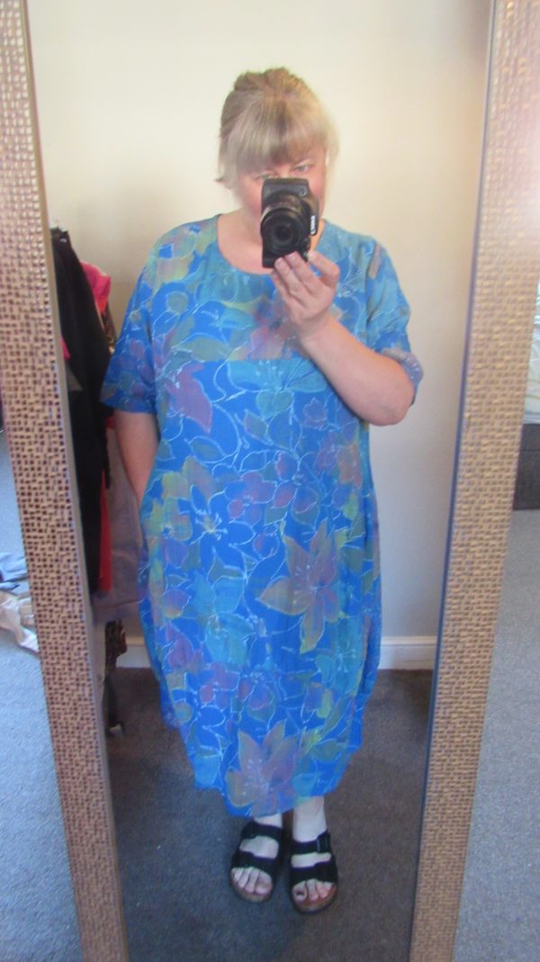 New Ladies Royal Blue Pocket Floral Summer Dress Plus One Size fits sizes 18 20 22 - Image 6