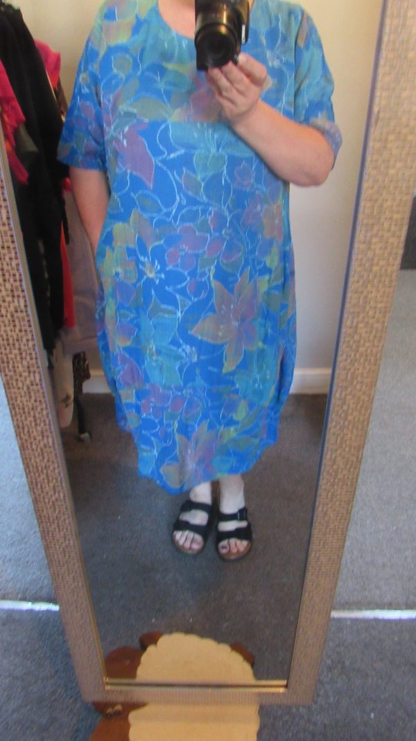 New Ladies Royal Blue Pocket Floral Summer Dress Plus One Size fits sizes 18 20 22 - Image 7