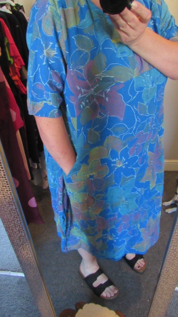 New Ladies Royal Blue Pocket Floral Summer Dress Plus One Size fits sizes 18 20 22 - Image 8