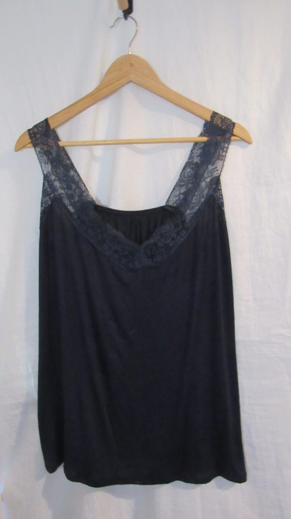 New Ladies Navy Blue Lacy Strap Plus Size Vest Top One Size fits sizes 16 18 20 22