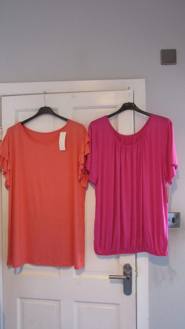 Bundle deal 2 x tops for £16 Bargain One Size fits sizes 18 20 22