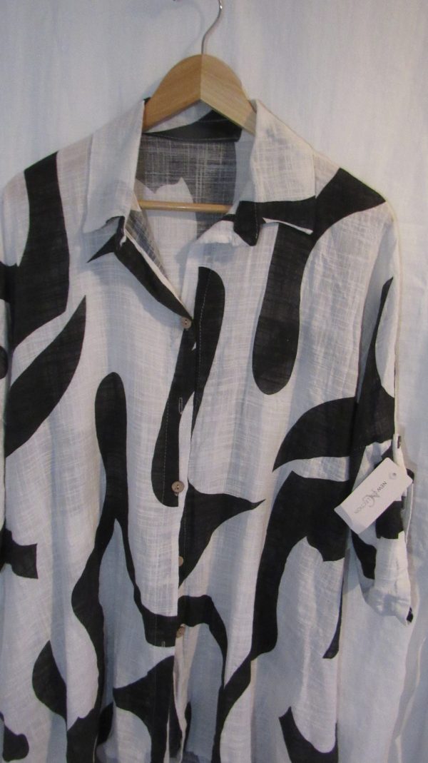 New Ladies Black White Swirl Button Up Cheesecloth Shirt One Size fits sizes 18 20 22 - Image 3