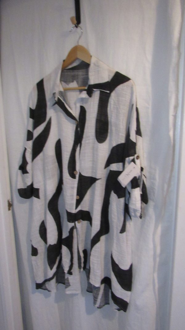 New Ladies Black White Swirl Button Up Cheesecloth Shirt One Size fits sizes 18 20 22 - Image 5
