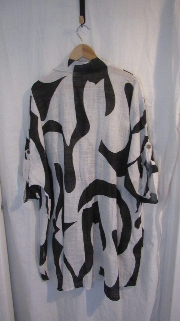 New Ladies Black White Swirl Button Up Cheesecloth Shirt One Size fits sizes 18 20 22 - Image 6