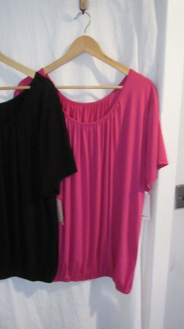 Bundle deal 1 x Cerise and 1 x Black T-shirt One Size fits sizes 18 20 22 - Image 4
