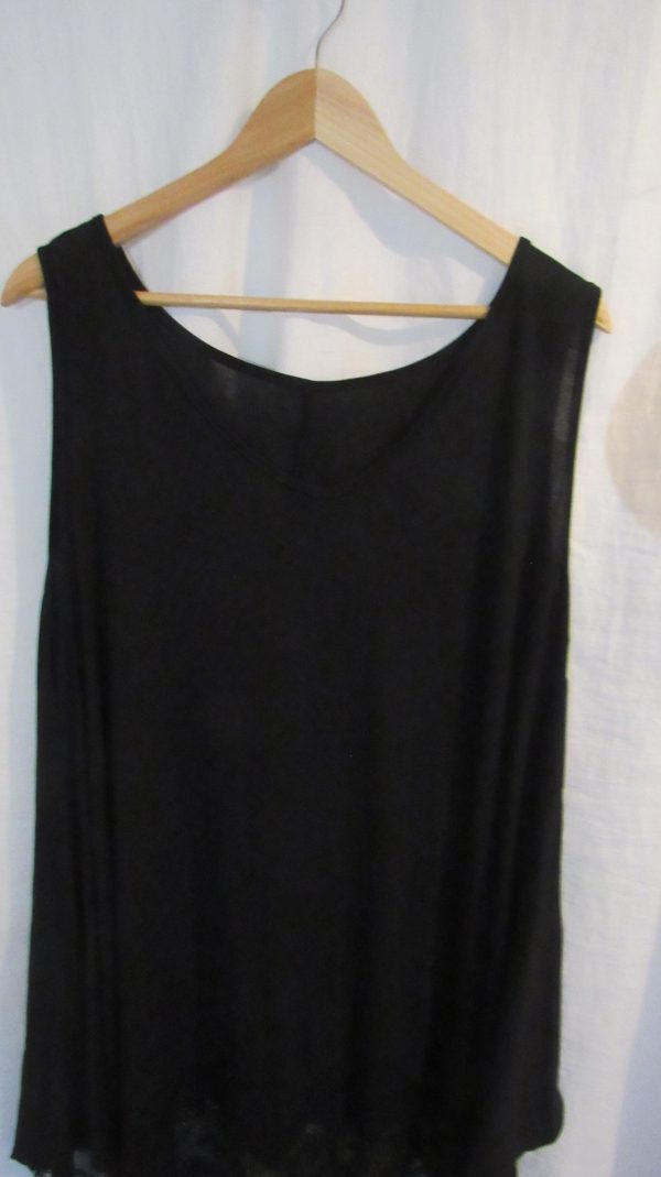 New Ladies  Lacy Bottom Black Longer Length Top V Neck One Size fits sizes 18 20 22 - Image 2
