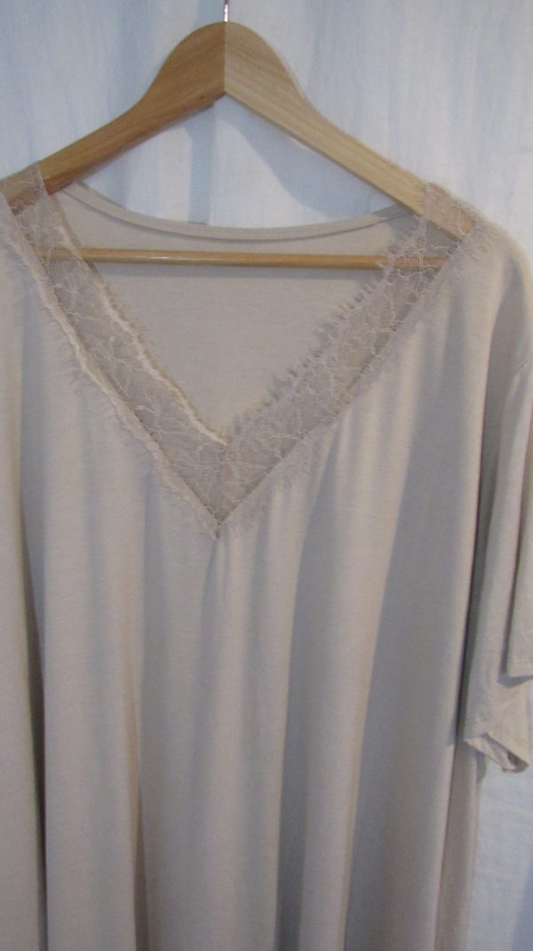 New Ladies Beige V Neck Lacy Tunic Top One Size fits sizes 18 20 22 NON RETURNABLE - Image 4