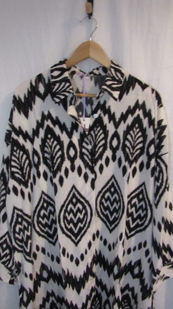 New Ladies White with Black Print Button Up Shirt One size fits sizes 18 20 22 - Image 3