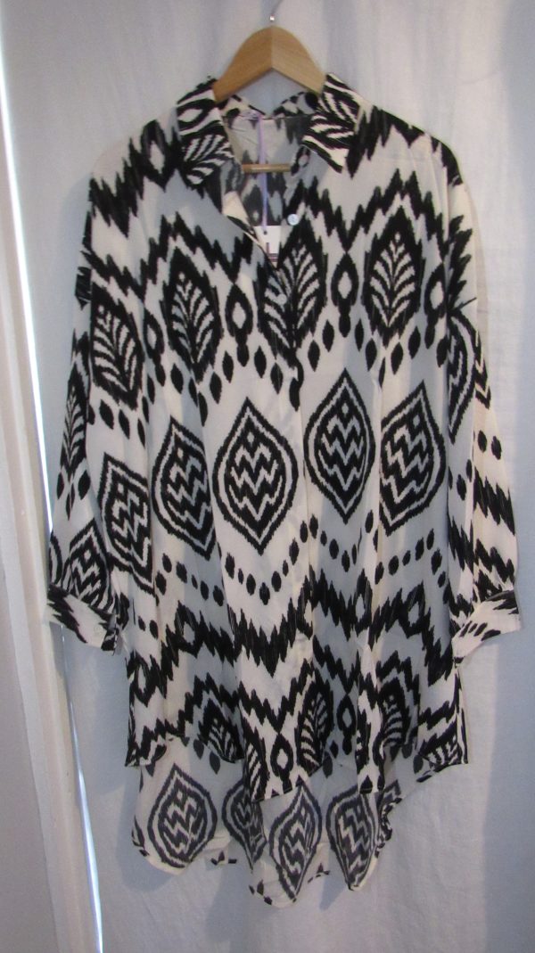 New Ladies White with Black Print Button Up Shirt One size fits sizes 18 20 22 - Image 4
