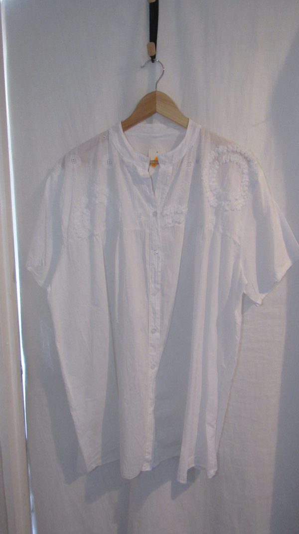 New Ladies White Embossed Top One Size fits sizes 16 18 20 22 - Image 2