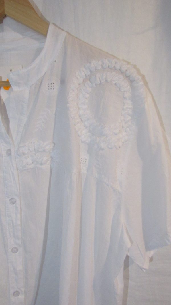 New Ladies White Embossed Top One Size fits sizes 16 18 20 22 - Image 3