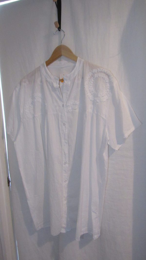New Ladies White Embossed Top One Size fits sizes 16 18 20 22 - Image 4