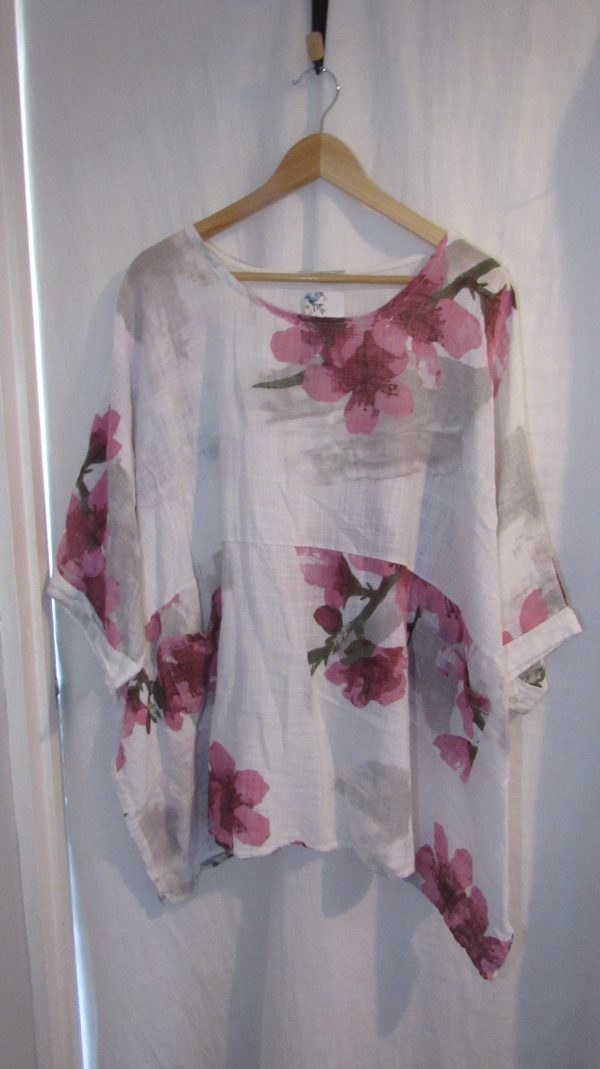 New White Flower Pocket Top Plus Size One Size fits sizes 20 22 24 26