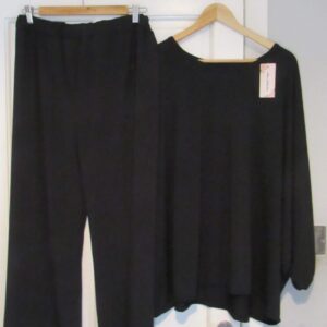 New Ladies Black 2 Piece Set One Size fits sizes 16 18 20 22