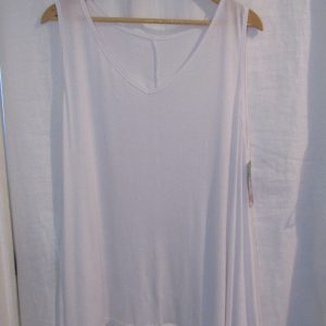 New Ladies Lacy Bottom White Longer Length Top V Neck One Size fits sizes 18 20 22