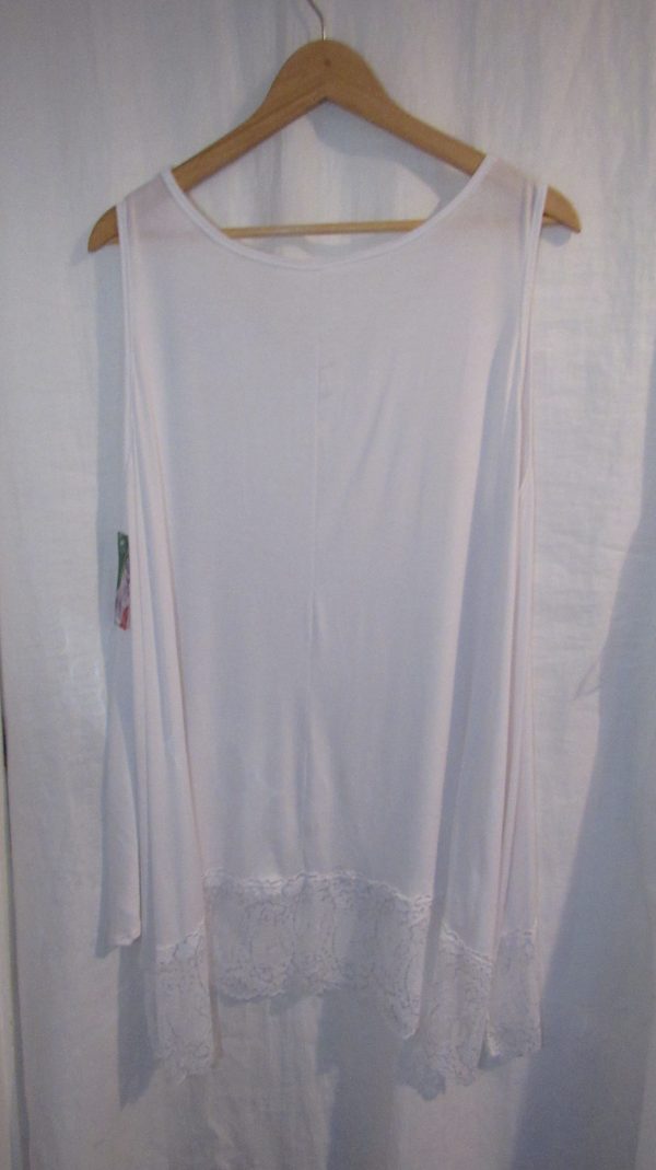 New Ladies Lacy Bottom White Longer Length Top V Neck One Size fits sizes 18 20 22 - Image 5