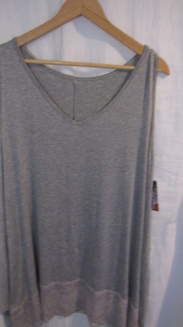 New Ladies Lacy Bottom Grey Longer Length Top V Neck One Size fits sizes 18 20 22 - Image 3