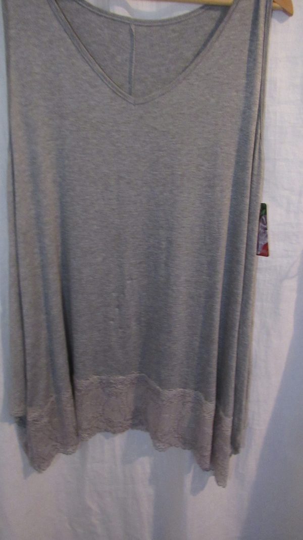 New Ladies Lacy Bottom Grey Longer Length Top V Neck One Size fits sizes 18 20 22 - Image 4