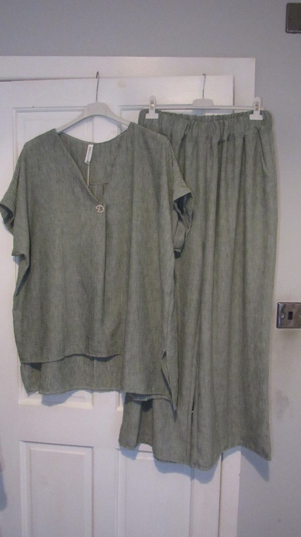 New Ladies Khaki Green Plus Size 2 Piece Set One Size fits sizes 18 20 22